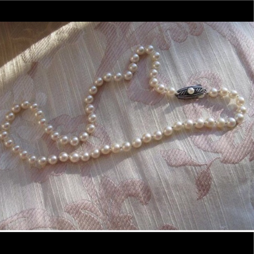 Vintage 1940 strand of pearls